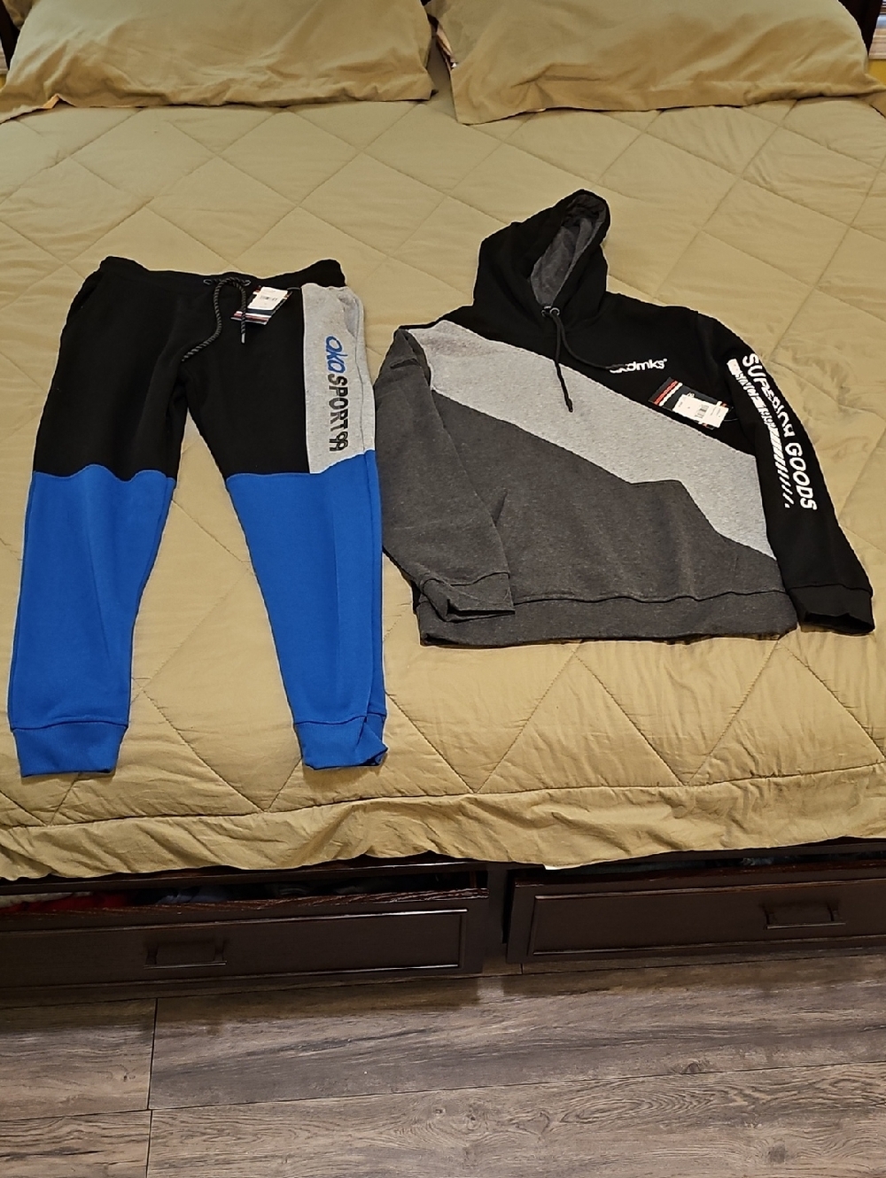 Akademiks Black & Blue Sweatsuit